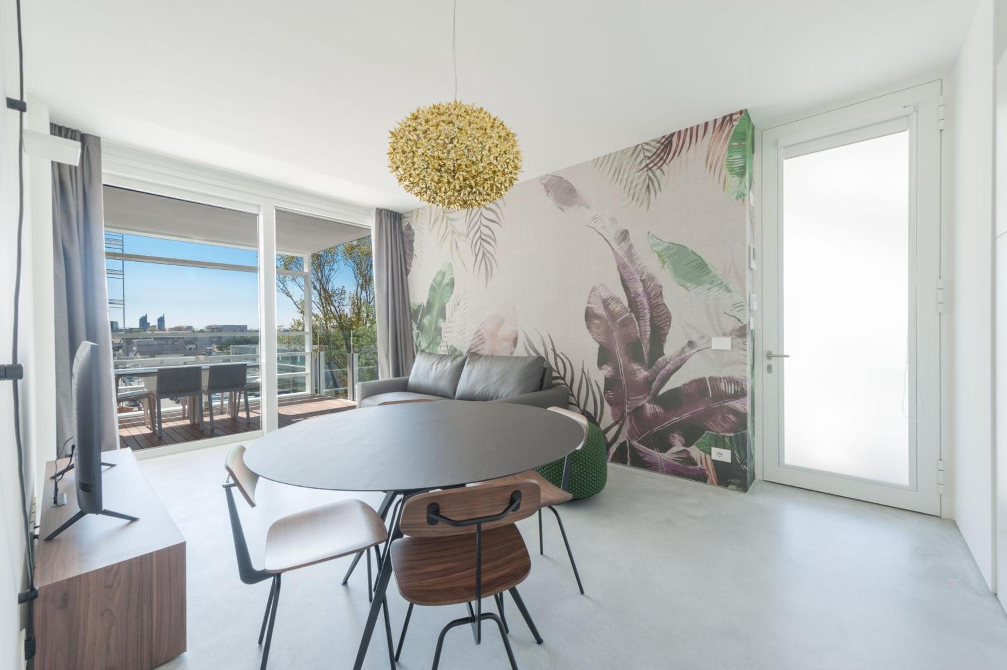 The Summer Apartment *